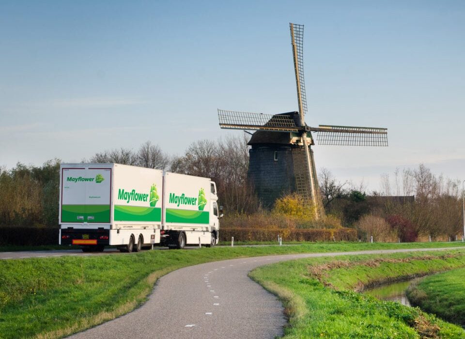 Interstate Moving: Why you Should Hire an Interstate Mover